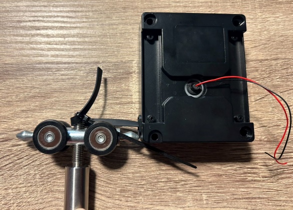 伸縮電線盒下緣