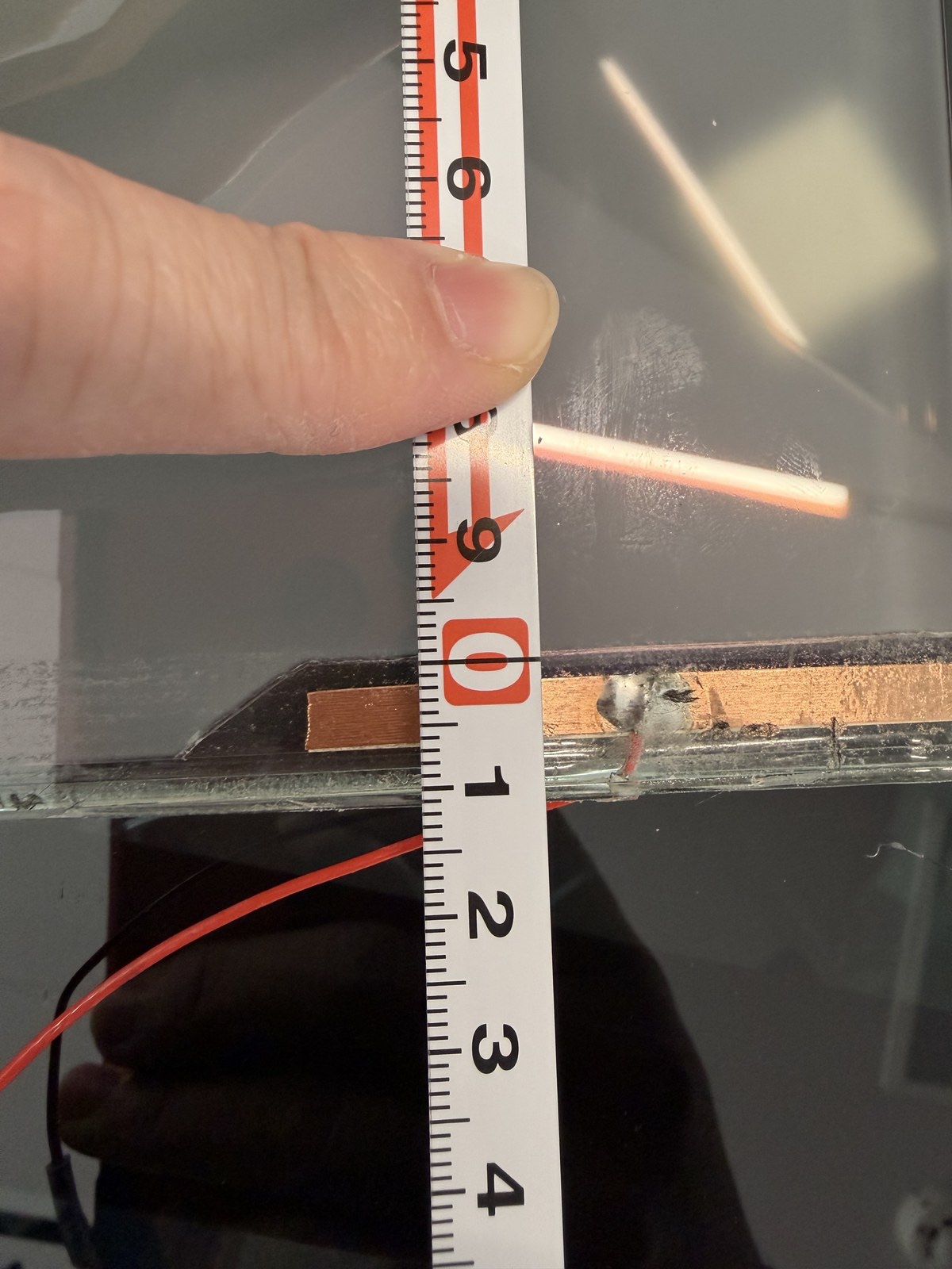 自玻璃邊緣量起的電極與二次線出線位置